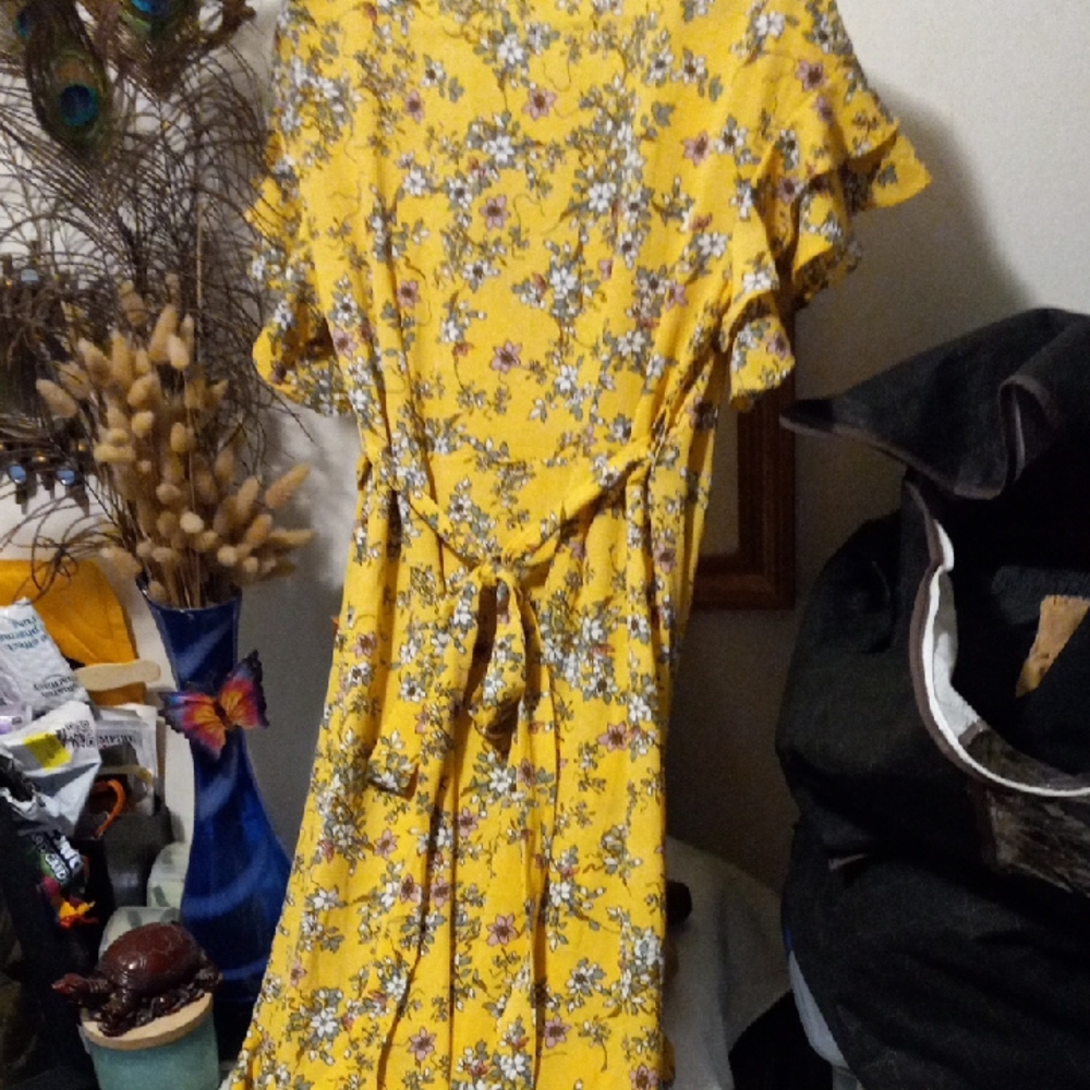 Floral Yellow Wrap Dress - Picture 8 of 9